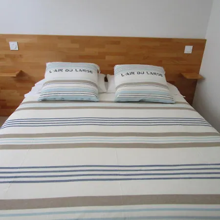 Nocleg ze śniadaniem D'hote, Plage, Petit-dejeuner Bio 3*